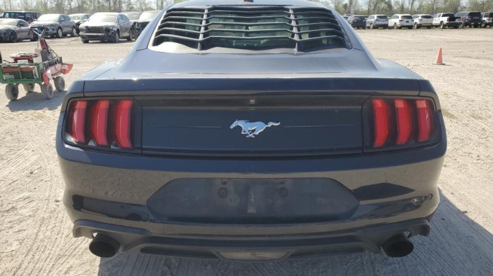 Ford MUSTANG  2021