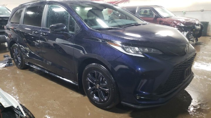 Toyota SIENNA XSE 2025