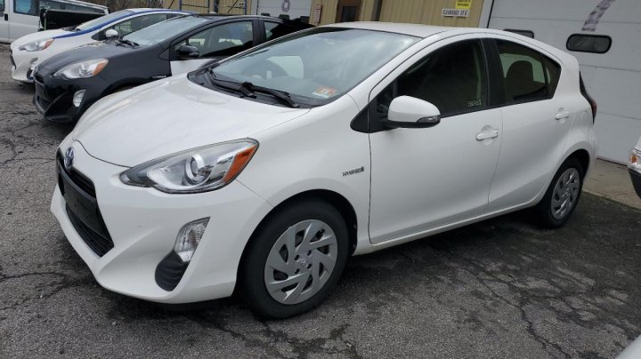 Toyota PRIUS C  2016