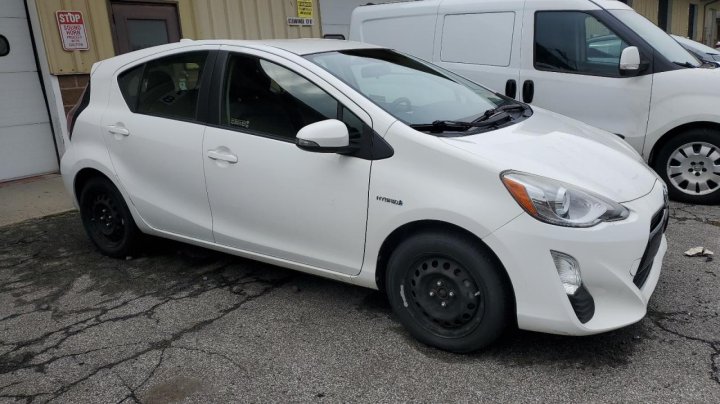 Toyota PRIUS C  2016