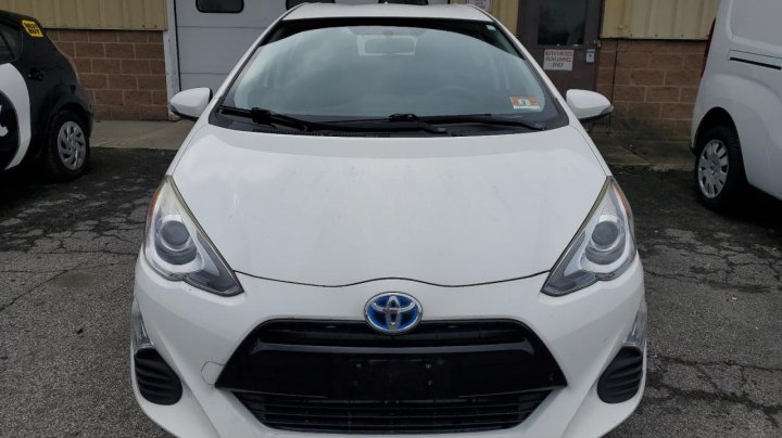 Toyota PRIUS C  2016