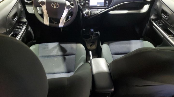 Toyota PRIUS C  2016