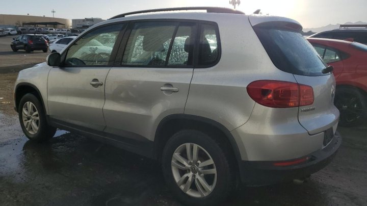 Volkswagen Tiguan S 2017
