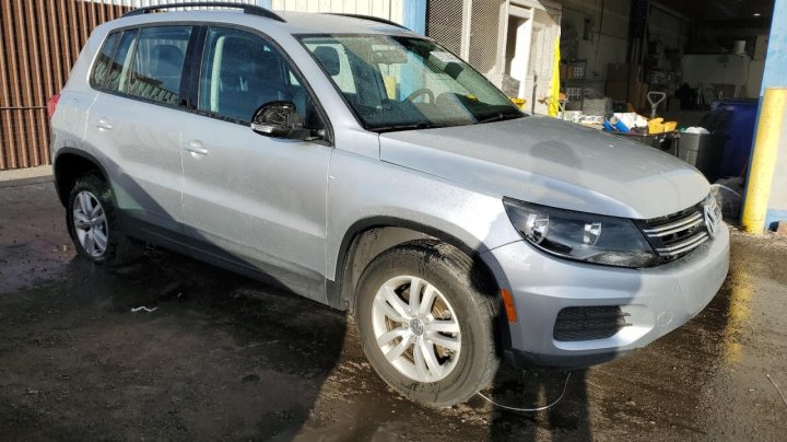 Volkswagen Tiguan S 2017