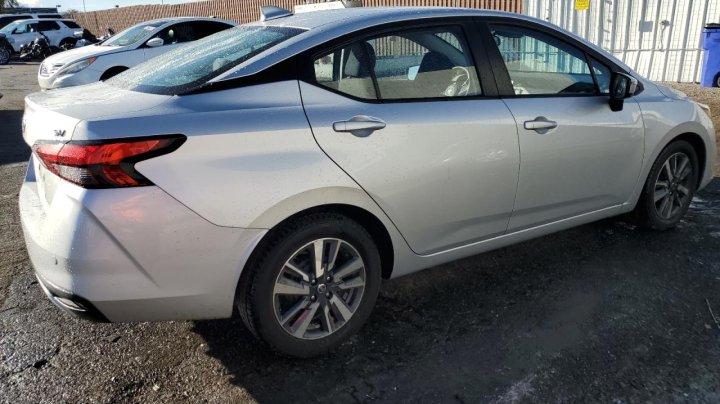 Nissan Versa SV 2021
