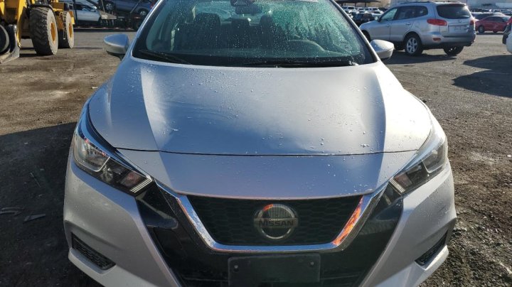 Nissan Versa SV 2021