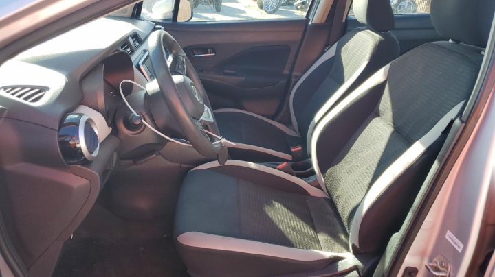 Nissan Versa SV 2021