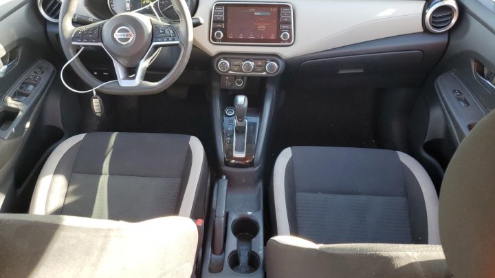Nissan Versa SV 2021