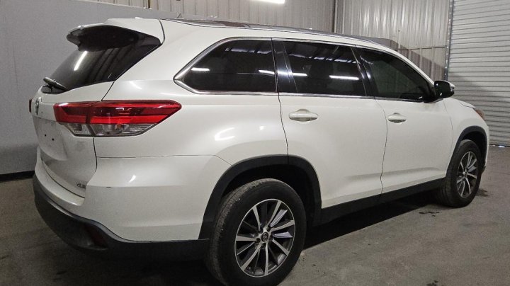 Toyota Highlander SE 2019