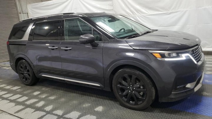 KIA CARNIVAL  2024