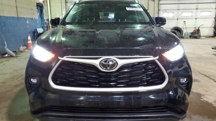 Toyota Highlander XLE 2021