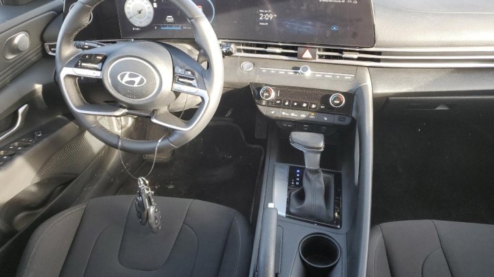 Hyundai Elantra SEL 2024