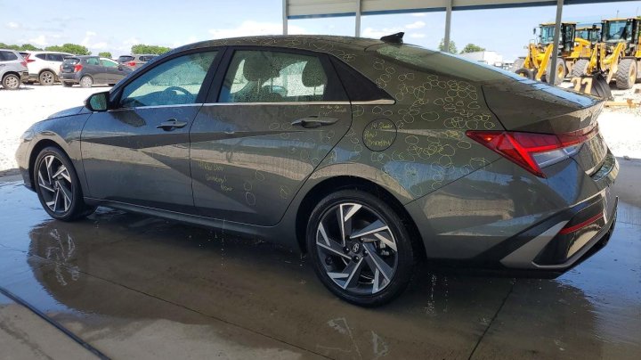 Hyundai Elantra  2025