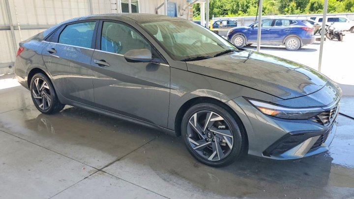 Hyundai Elantra  2025