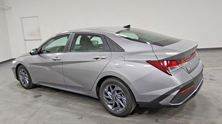 Hyundai Elantra  2024