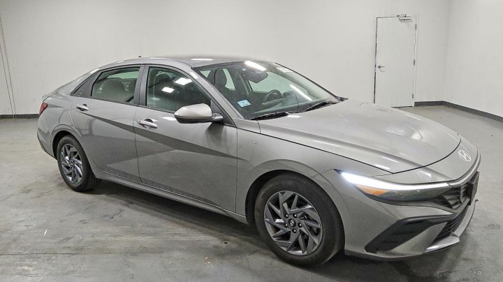 Hyundai Elantra  2024