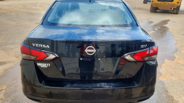 Nissan Versa  2023