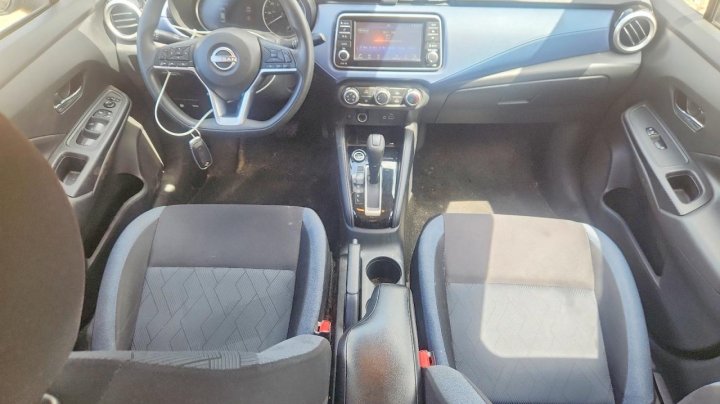 Nissan Versa  2023