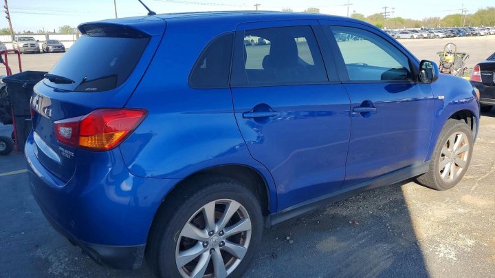 Mitsubishi Outlander  2015