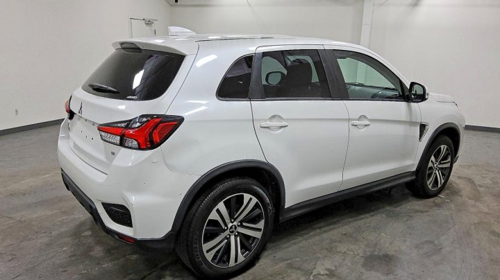 Mitsubishi Outlander  2021