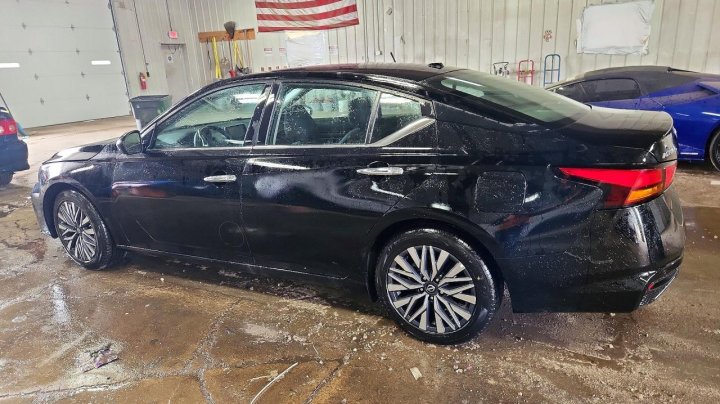 Nissan Altima  2025