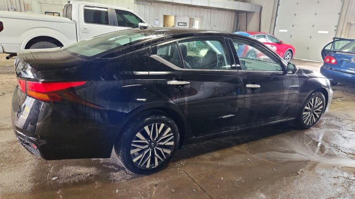 Nissan Altima  2025