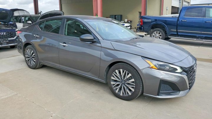 Nissan Altima  2025