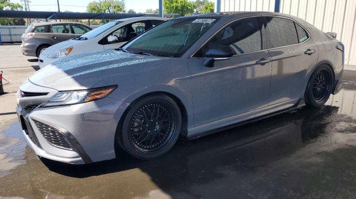 Toyota Camry  2021