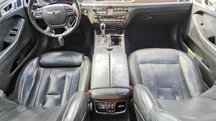 Hyundai Genesis  2016