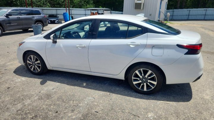 Nissan Versa  2022