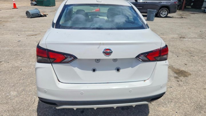 Nissan Versa  2022