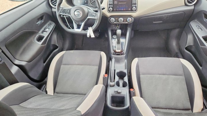Nissan Versa  2022