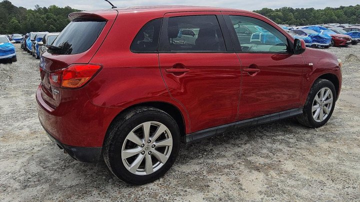 Mitsubishi Outlander  2015
