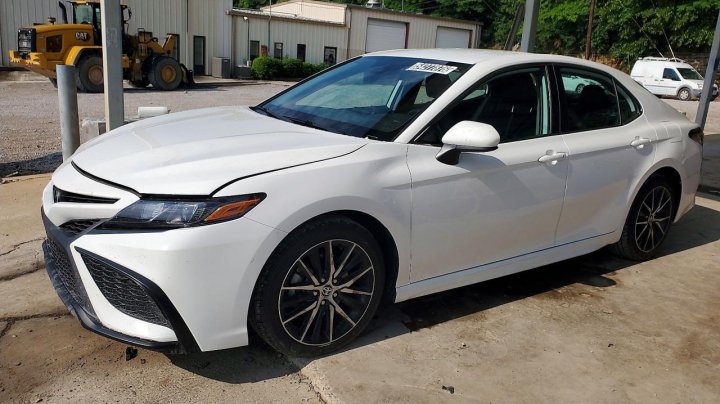 Toyota Camry  2021