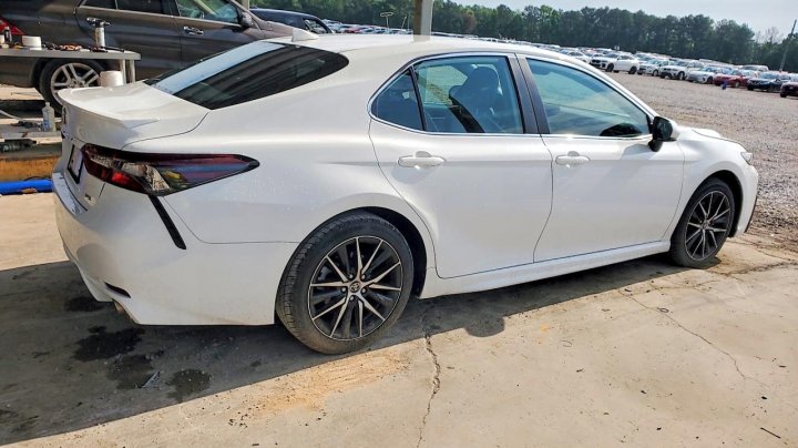 Toyota Camry  2021