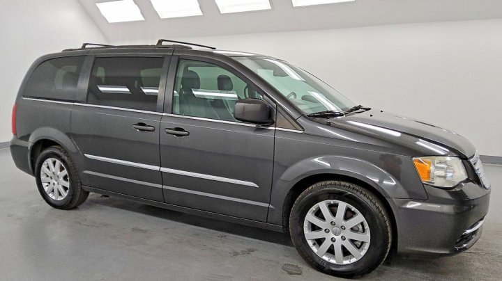 CHRYSLER TOWN  2016