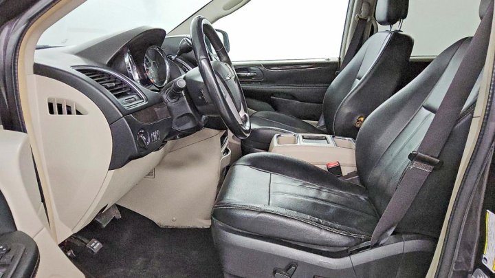 CHRYSLER TOWN  2016