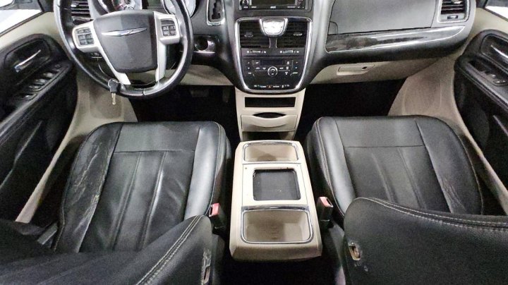 CHRYSLER TOWN  2016
