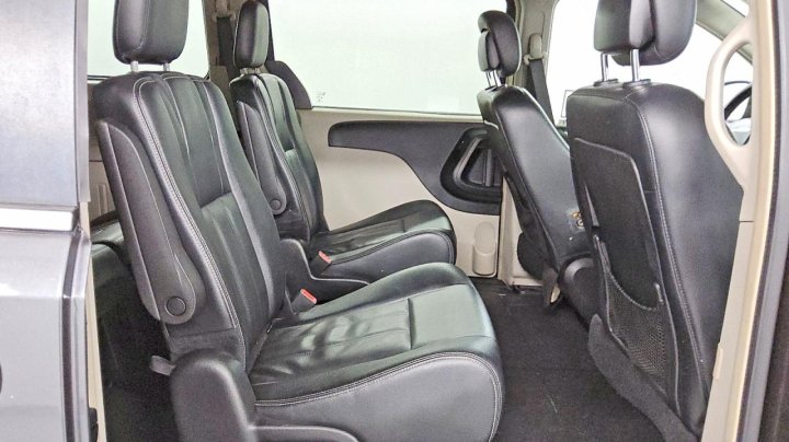 CHRYSLER TOWN  2016