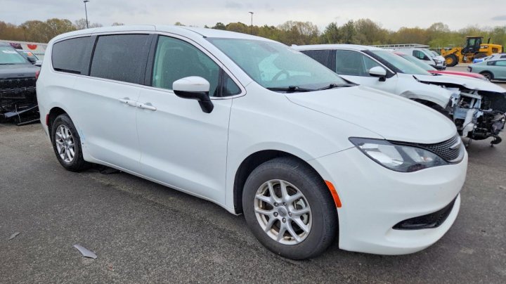 CHRYSLER VOYAGER  2023