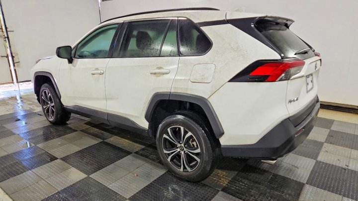 Toyota RAV4  2021