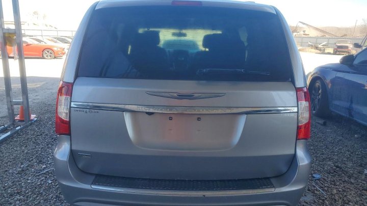 CHRYSLER TOWN  2016