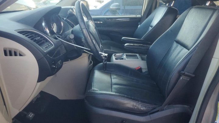 CHRYSLER TOWN  2016