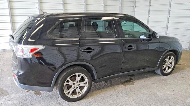 Mitsubishi Outlander  2015