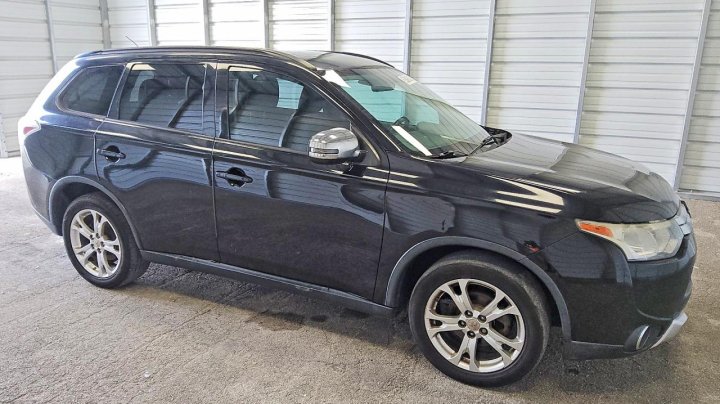 Mitsubishi Outlander  2015