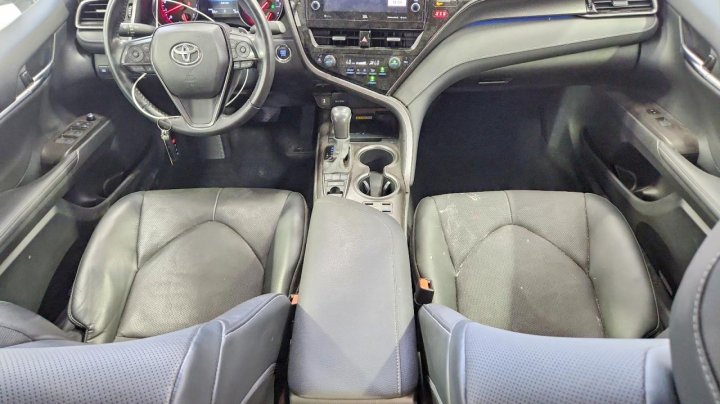 Toyota Camry  2023