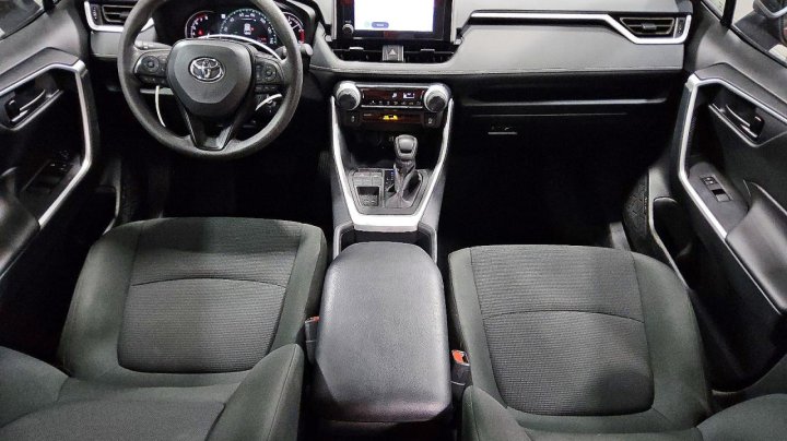 Toyota RAV4  2025