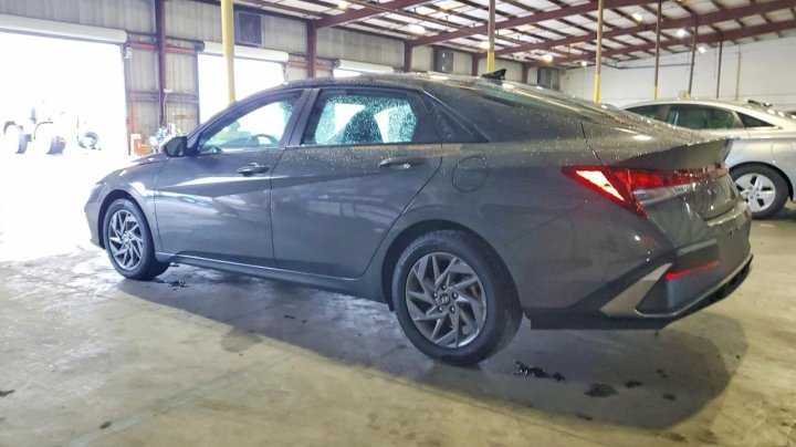 Hyundai Elantra  2024