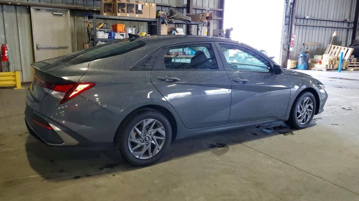 Hyundai Elantra  2024