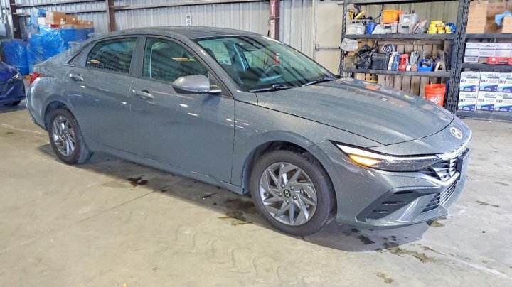 Hyundai Elantra  2024